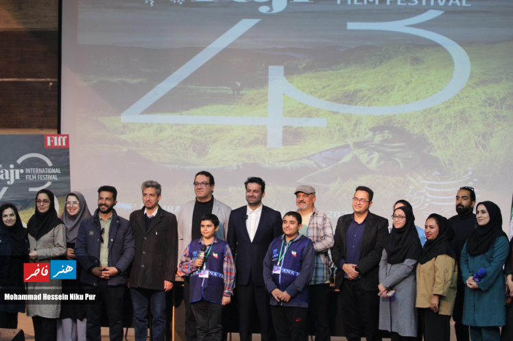 گزارش تصویری رونمایی از پوستر جشنواره جهانی فیلم فجر در آرامگاه سعدی 